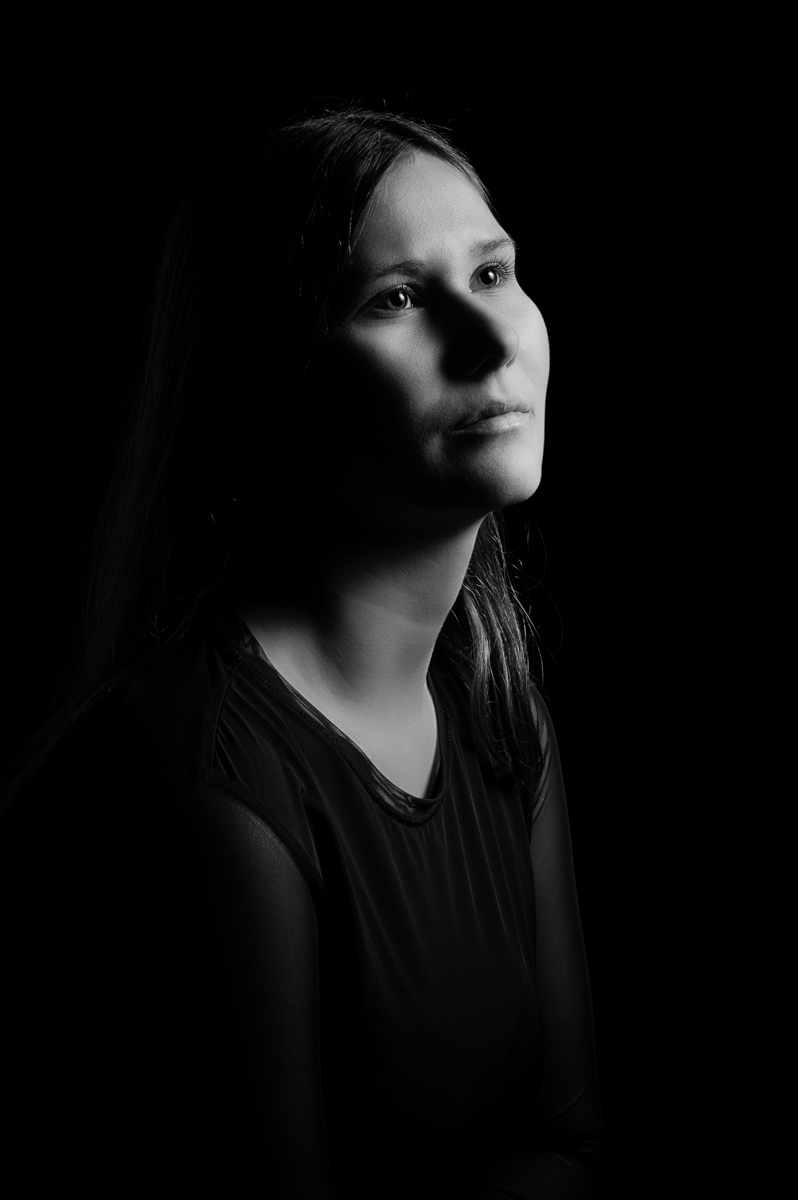 65-2302-Mirthe low key portret 2.jpg